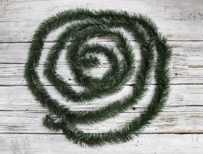 Čečinová girlanda zelená 5-7cm x 4,9 m 23561