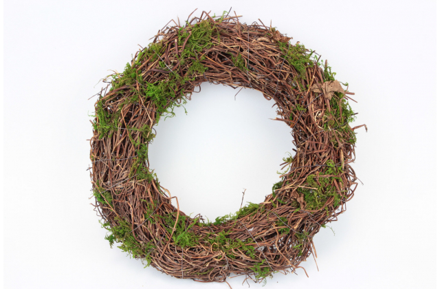 Veniec prútený s machom 35 cm