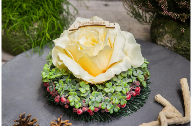 11 Venček smútočný s veľkou ružou